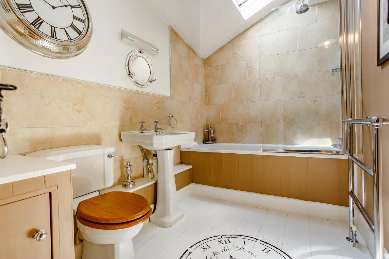 Broadrock Accommodation - Clock Cottage تشيبستو المظهر الخارجي الصورة