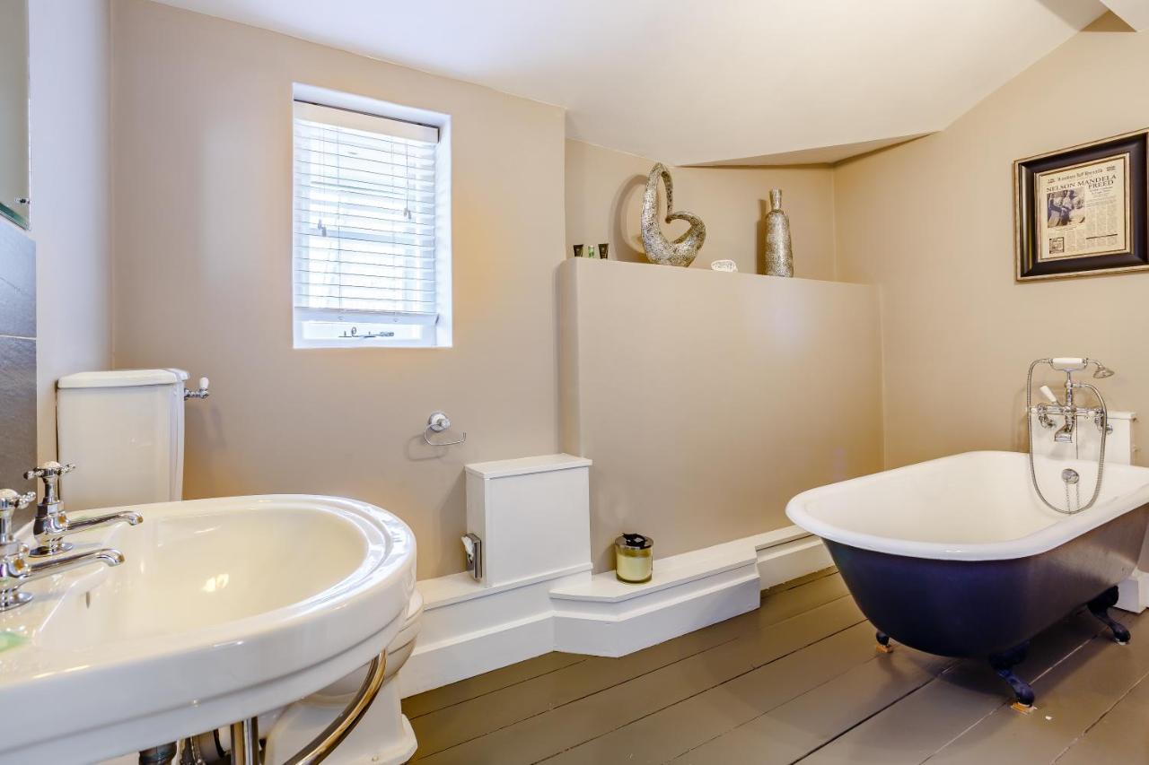 Broadrock Accommodation - Clock Cottage تشيبستو المظهر الخارجي الصورة