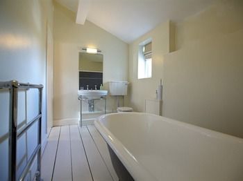 Broadrock Accommodation - Clock Cottage تشيبستو المظهر الخارجي الصورة