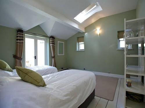 Broadrock Accommodation - Clock Cottage تشيبستو المظهر الخارجي الصورة